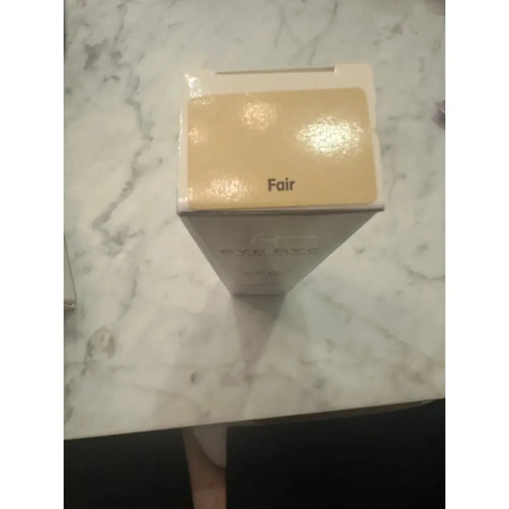 IT Cosmetics - Bye Bye Foundation, Fair - Picture 2 of 6